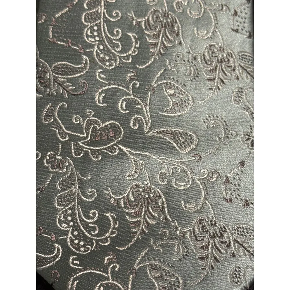 Chevalier‎ Light Blue 100% Silk Tie w/Floral Design